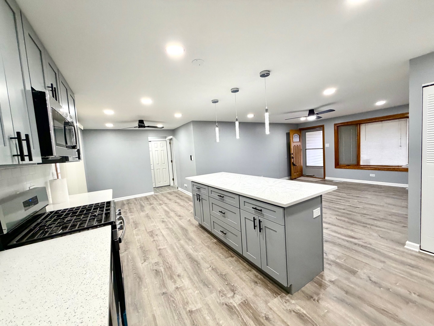 1310 SOMERSET Lane, Schaumburg, IL 60193