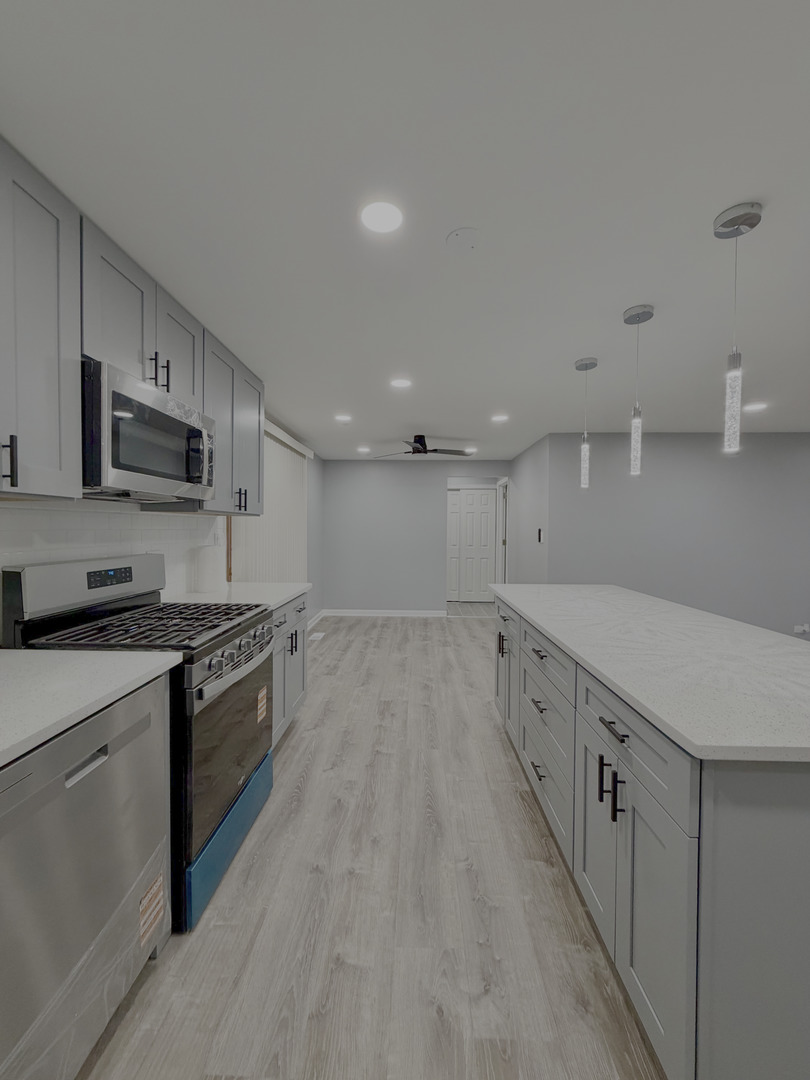 1310 SOMERSET Lane, Schaumburg, IL 60193