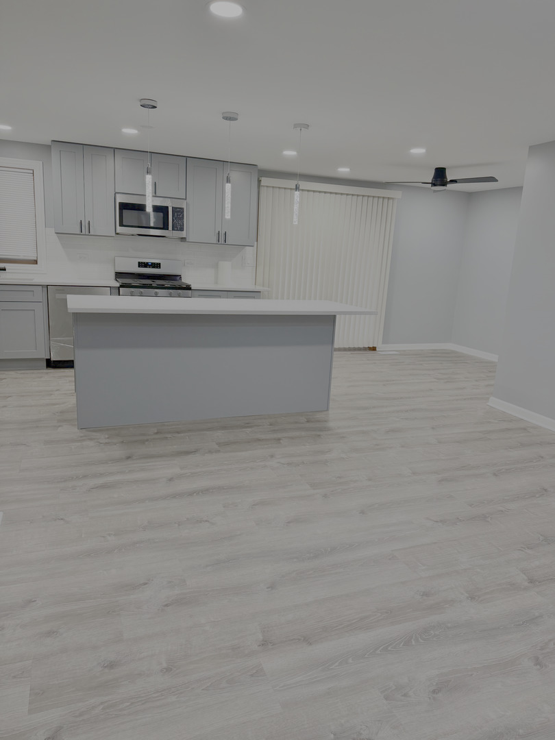 1310 SOMERSET Lane, Schaumburg, IL 60193