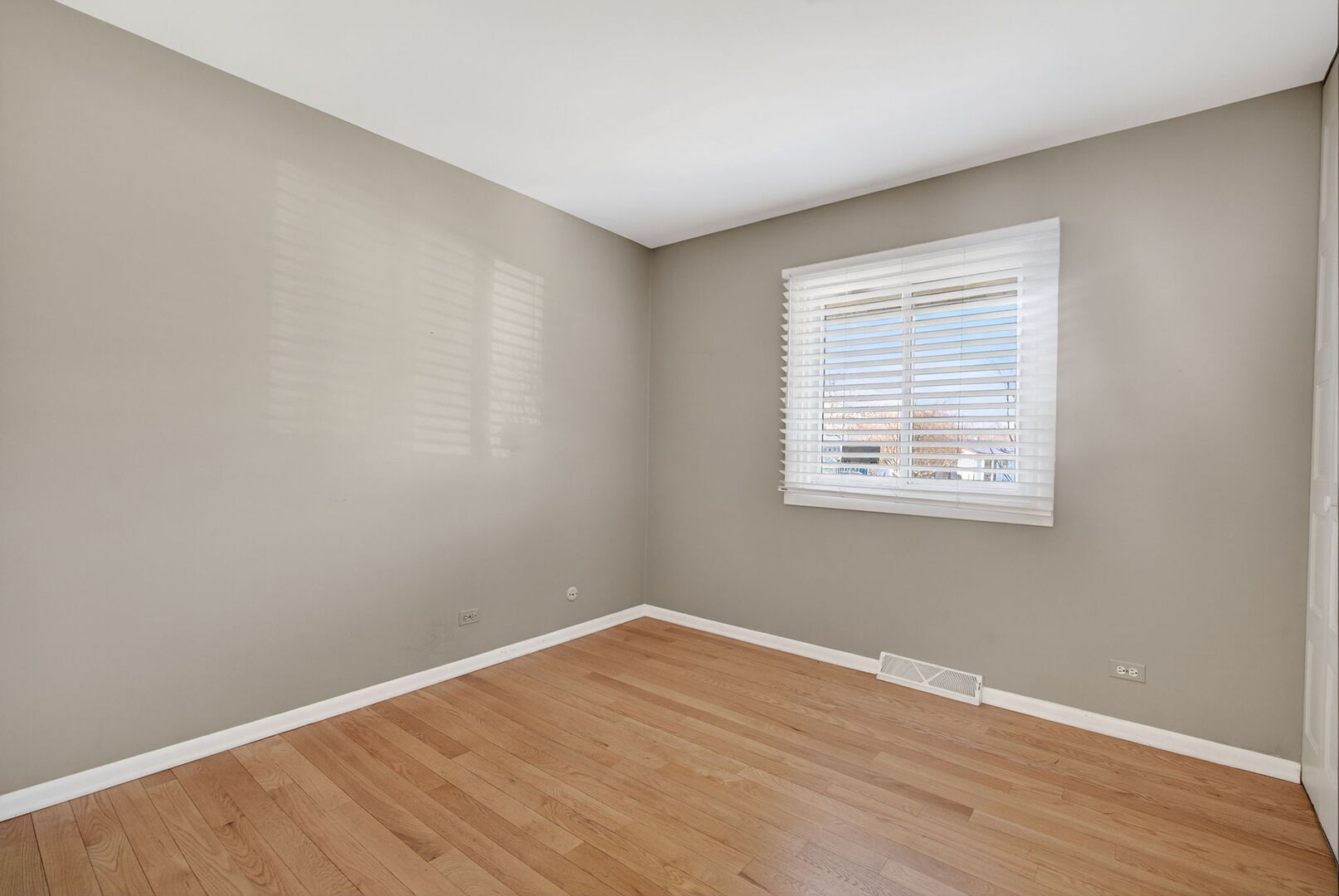 6 Charlestown Court, Bolingbrook, IL 60440