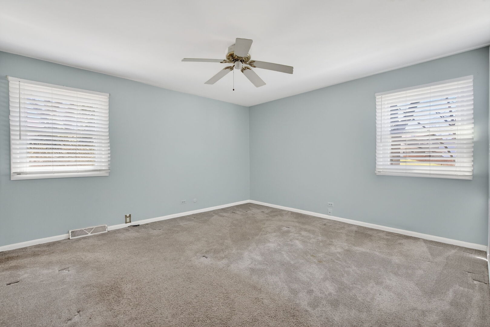 6 Charlestown Court, Bolingbrook, IL 60440