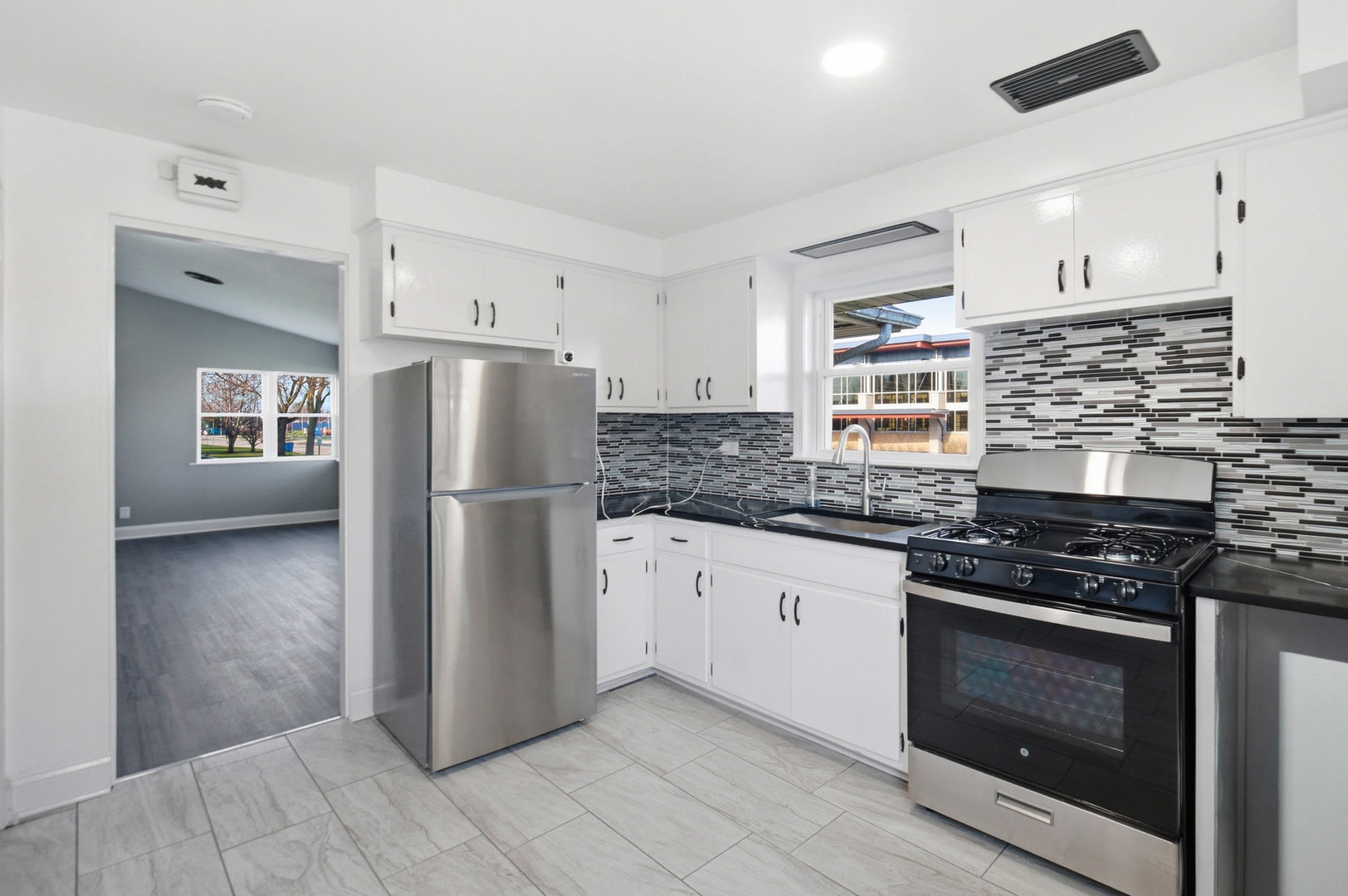 3410 Calwagner Street, Franklin Park, IL 60131