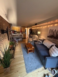 805 W Oakdale Avenue #2B, Chicago, IL 60657