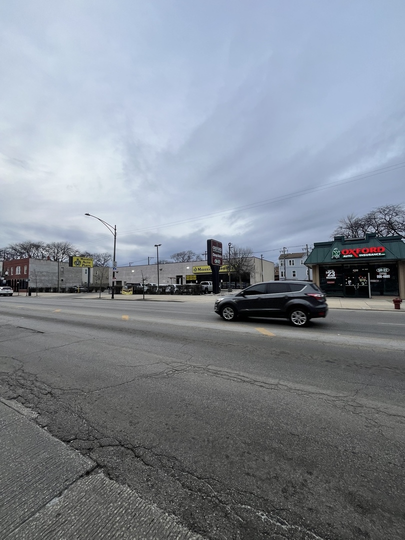 4203 W Fullerton Avenue, Chicago, IL 60639