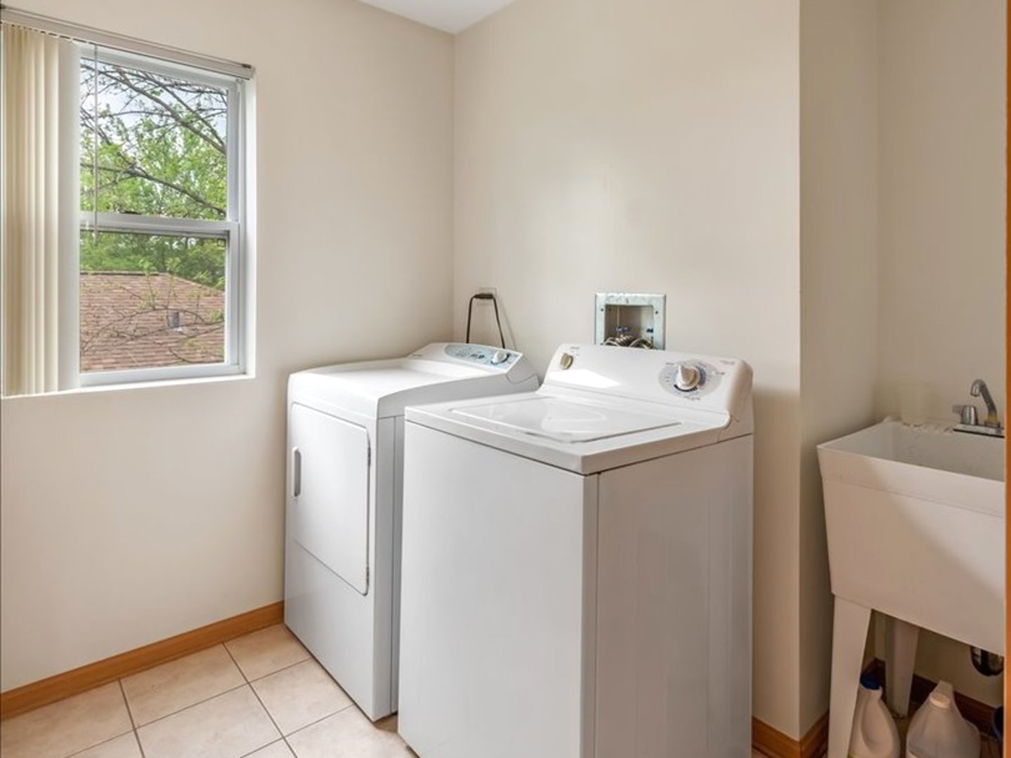 4909 Spencer Avenue #B, Lisle, IL 60532