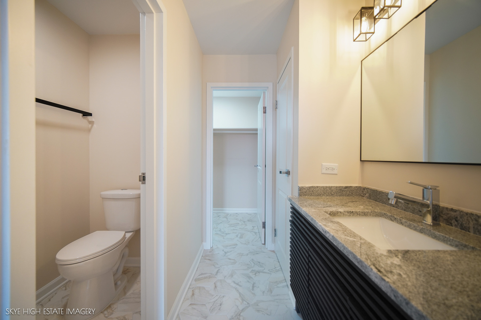 900 W Sunset Drive #505, Glenwood, IL 60425