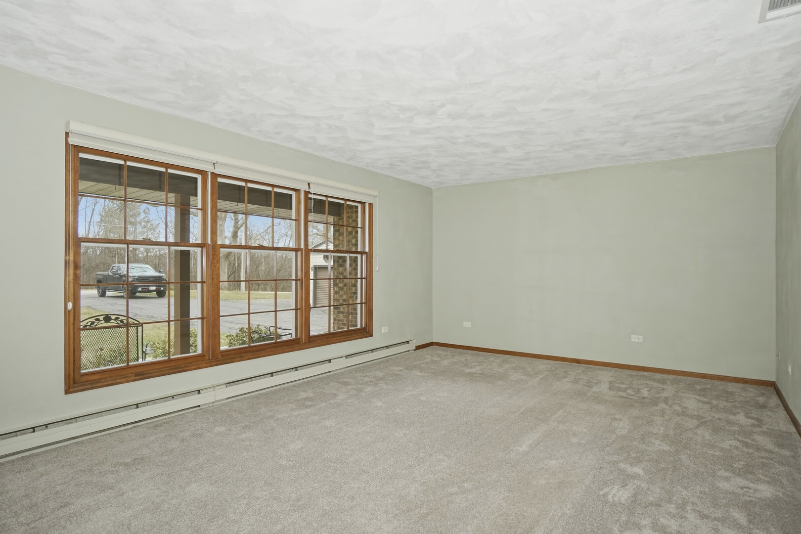 38679 N Pine Grove Avenue, Wadsworth, IL 60083