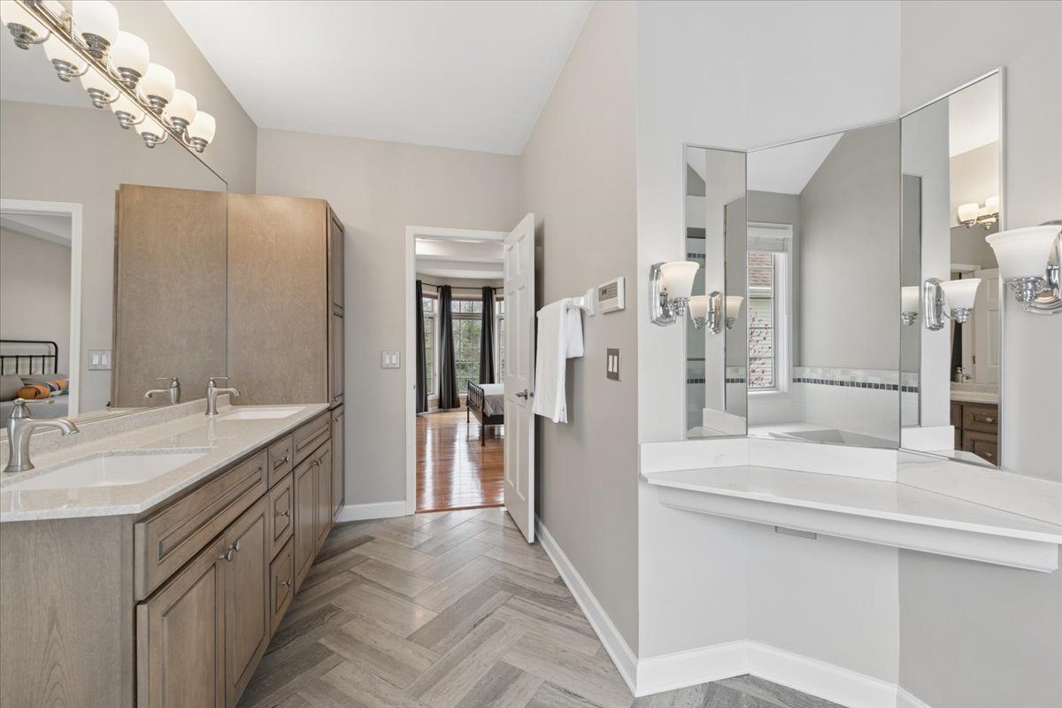 1164 S Hiddenbrook Trail, Palatine, IL 60067