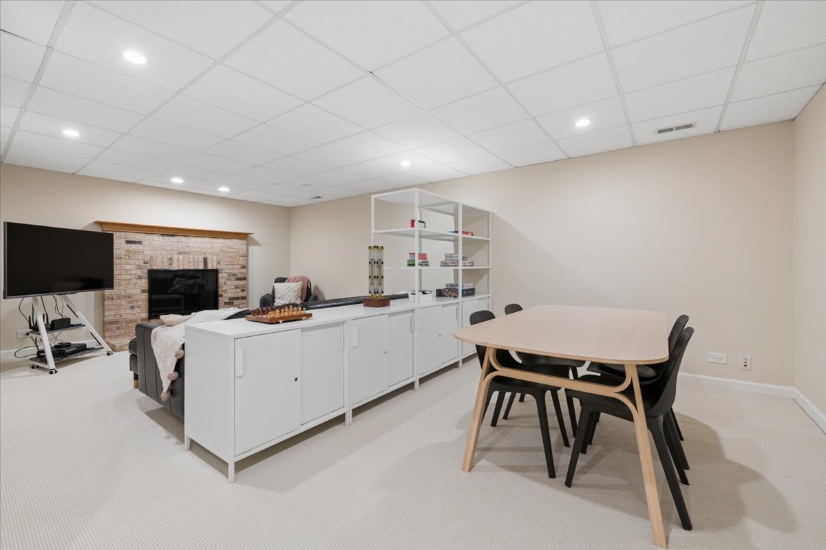 1164 S Hiddenbrook Trail, Palatine, IL 60067