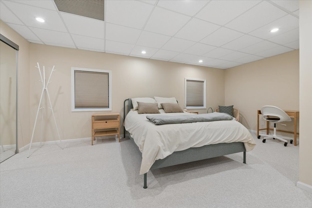 1164 S Hiddenbrook Trail, Palatine, IL 60067