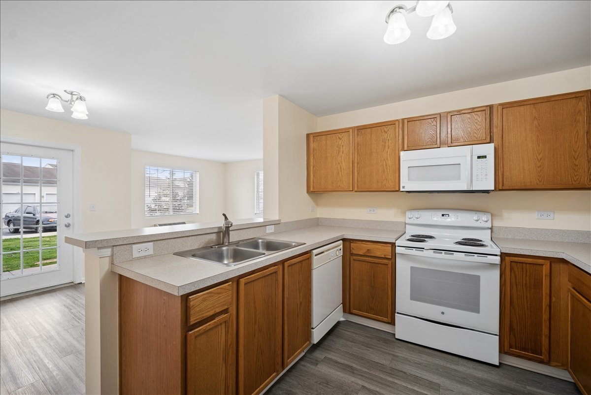 101 Silverstone Drive #101, Carpentersville, IL 60110