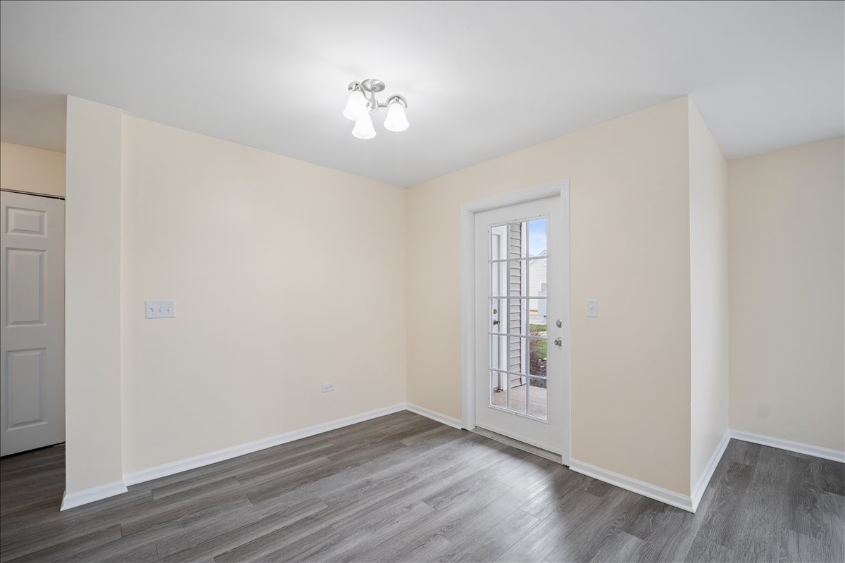 101 Silverstone Drive #101, Carpentersville, IL 60110