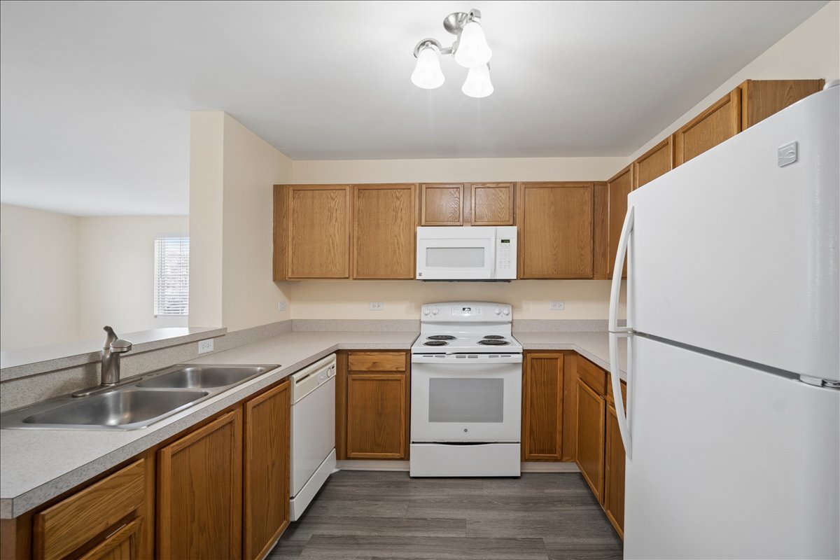 101 Silverstone Drive #101, Carpentersville, IL 60110