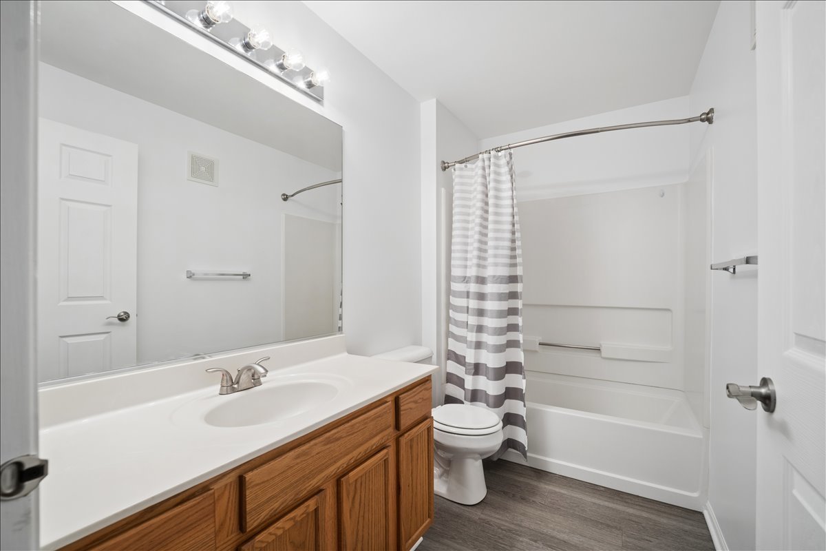 101 Silverstone Drive #101, Carpentersville, IL 60110