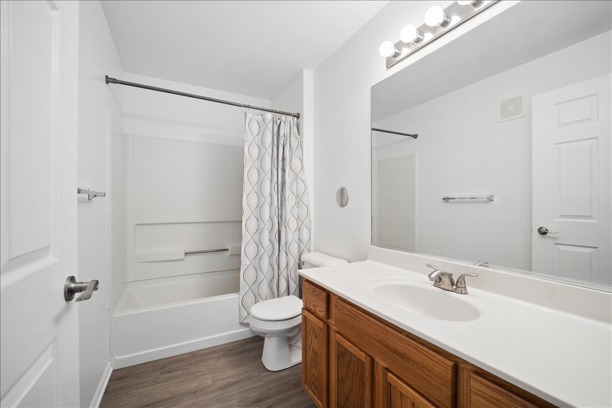 101 Silverstone Drive #101, Carpentersville, IL 60110