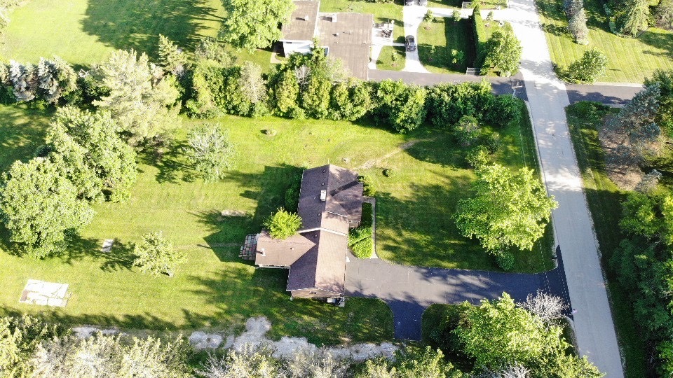 1270 Benson Lane, Green Oaks, IL 60048