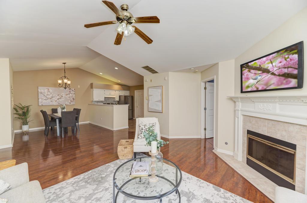 833 HAVENSHIRE Road #833, Naperville, IL 60565