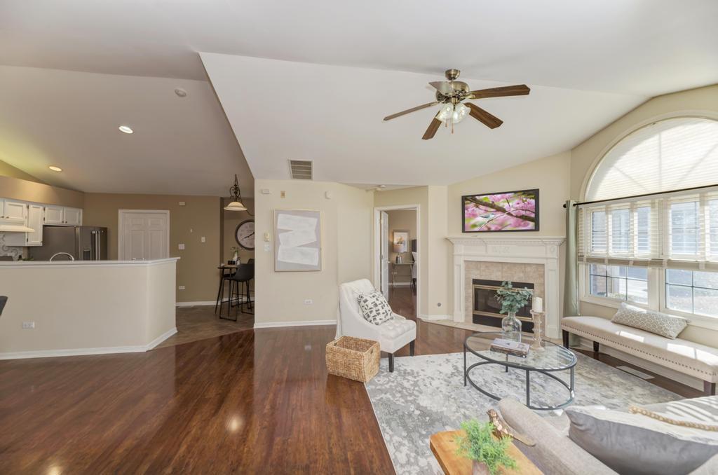 833 HAVENSHIRE Road #833, Naperville, IL 60565