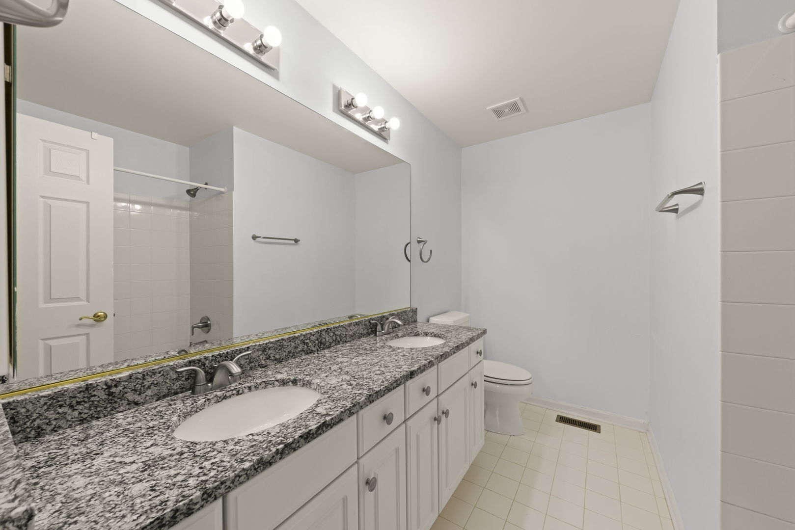 17 Mashie Court, Woodridge, IL 60517