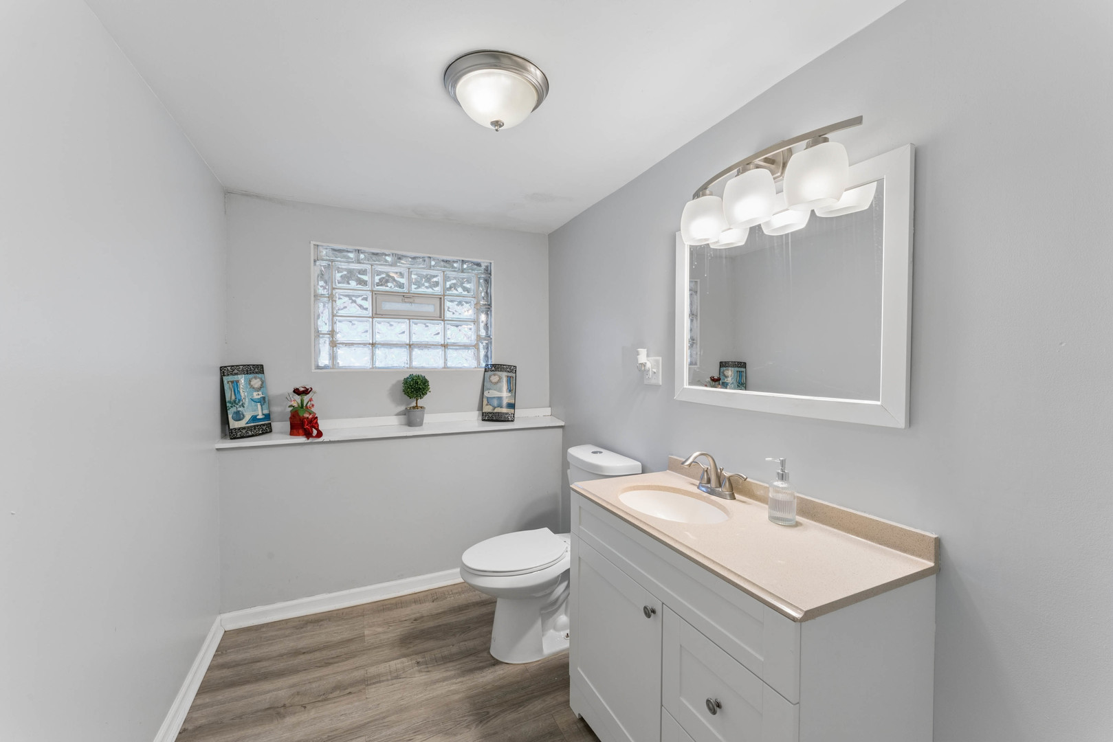 643 Armitage Avenue, Glendale Heights, IL 60139