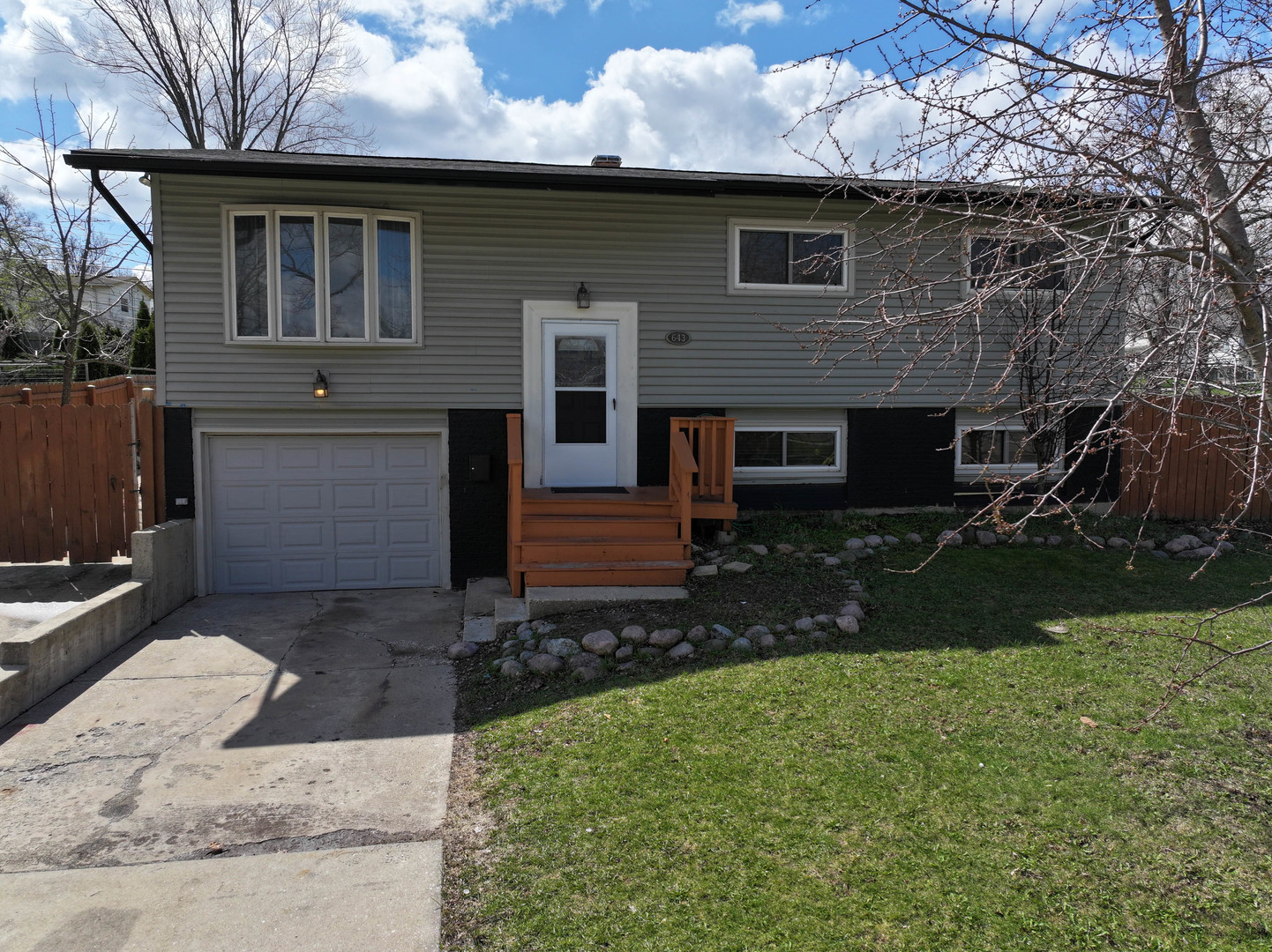 643 Armitage Avenue, Glendale Heights, IL 60139