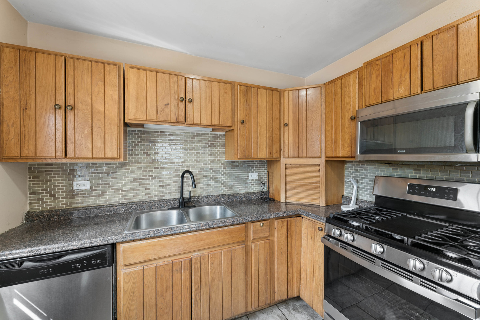 643 Armitage Avenue, Glendale Heights, IL 60139