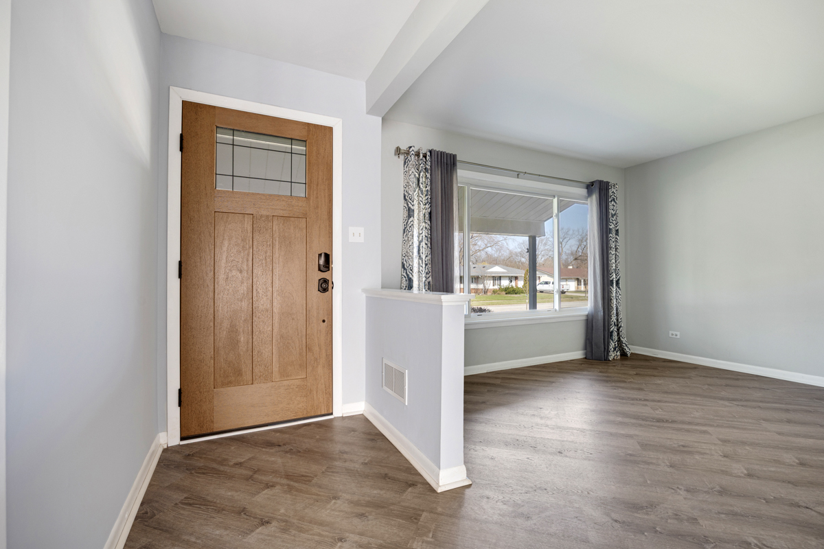 1241 Aspen Lane, Elk Grove Village, IL 60007