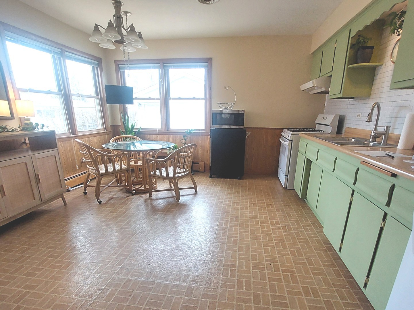 10824 Laporte Avenue, Oak Lawn, IL 60453