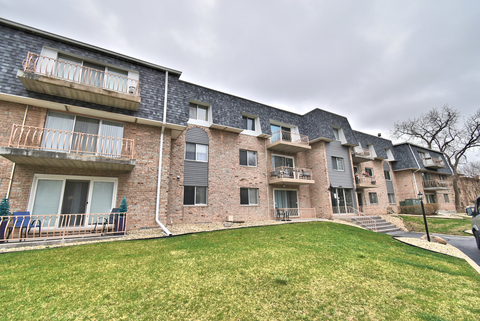 18855 Burnham Avenue #234, Lansing, IL 60438