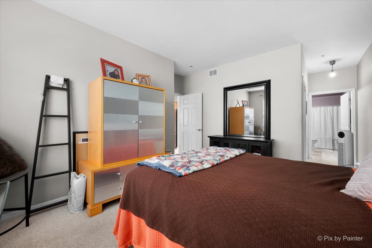 430 Commons Circle #430, Clarendon Hills, IL 60514