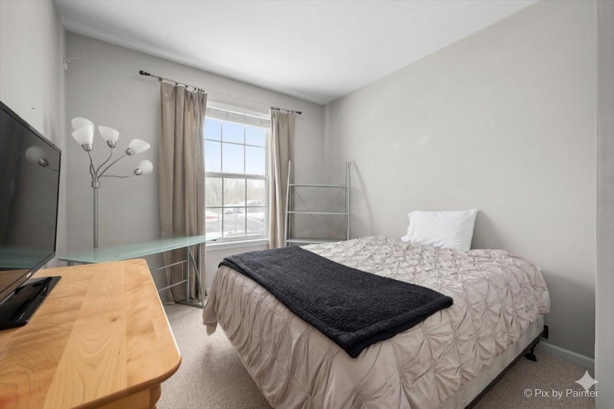 430 Commons Circle #430, Clarendon Hills, IL 60514