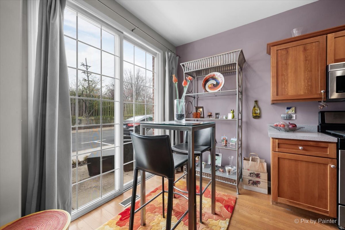 430 Commons Circle #430, Clarendon Hills, IL 60514