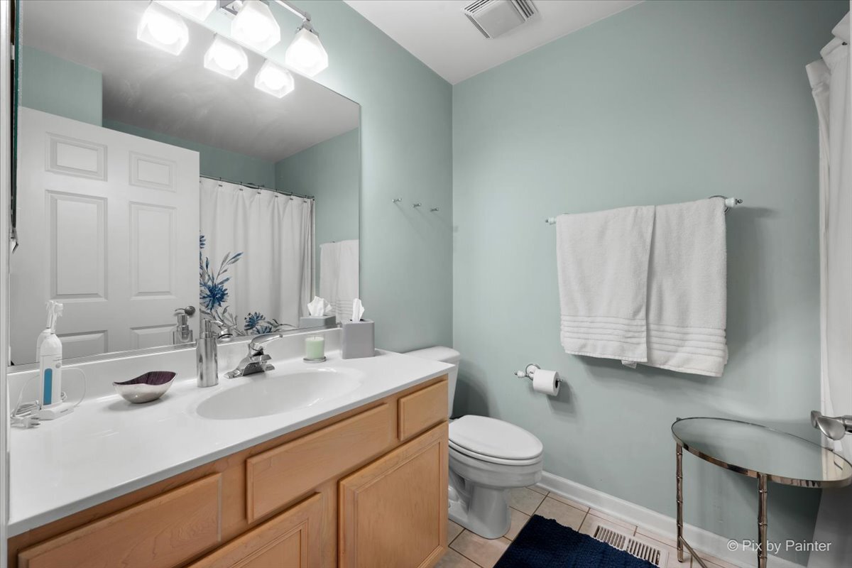 430 Commons Circle #430, Clarendon Hills, IL 60514