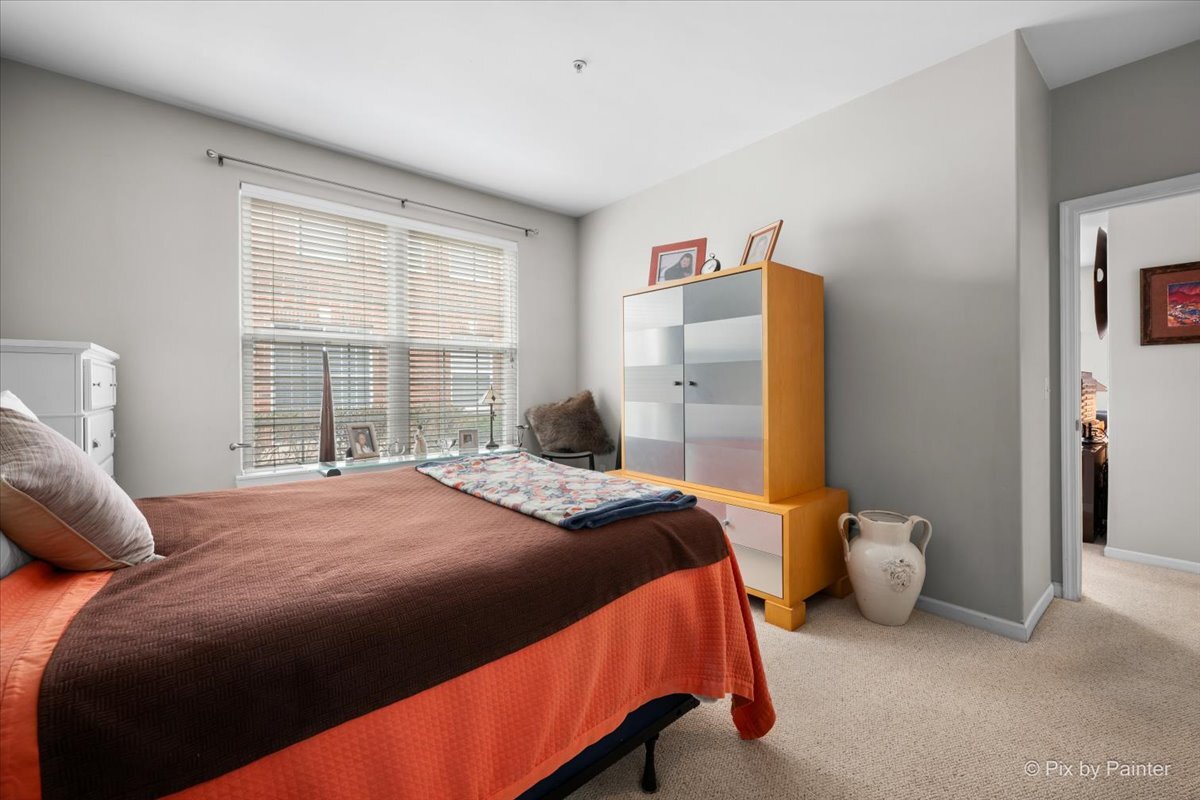 430 Commons Circle #430, Clarendon Hills, IL 60514