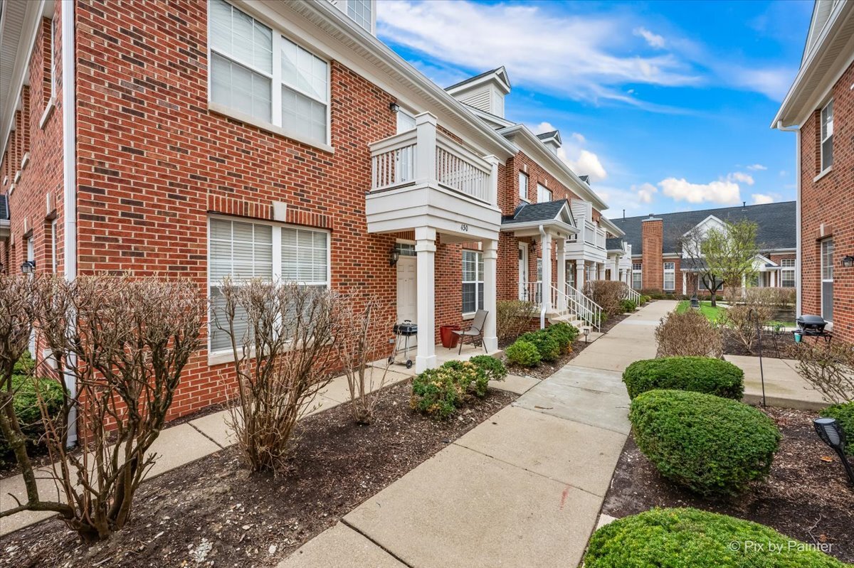 430 Commons Circle #430, Clarendon Hills, IL 60514