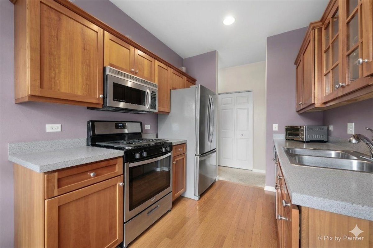 430 Commons Circle #430, Clarendon Hills, IL 60514