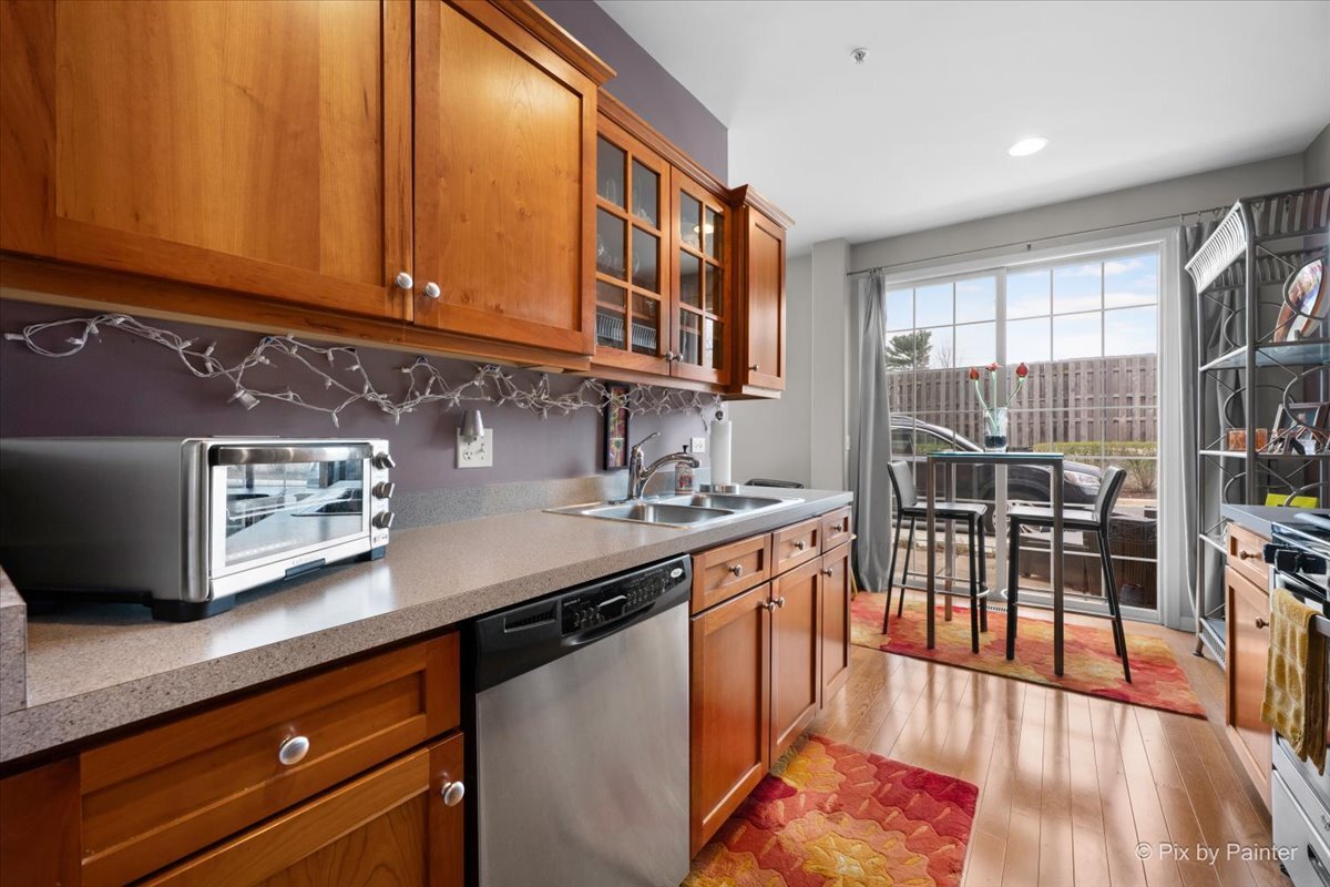 430 Commons Circle #430, Clarendon Hills, IL 60514