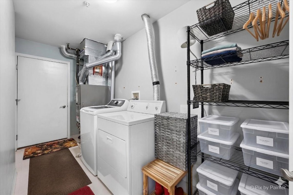 430 Commons Circle #430, Clarendon Hills, IL 60514