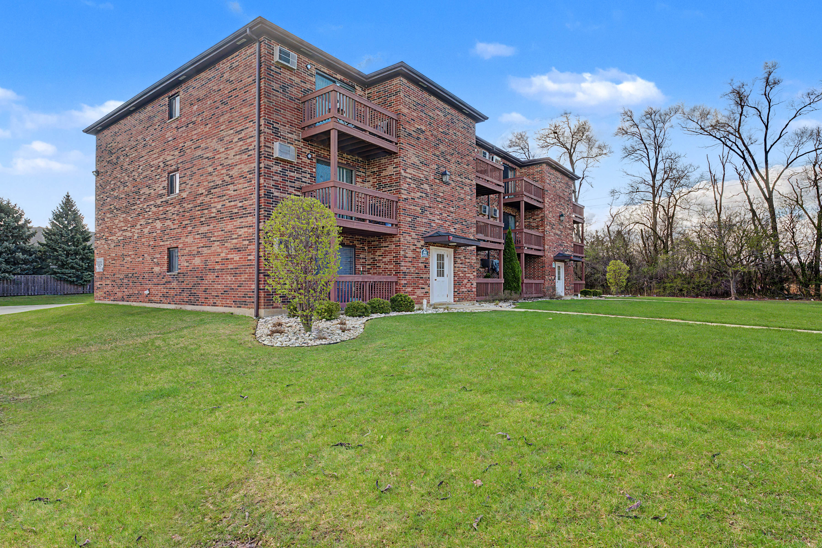 1003 Spruce Street #3B, Glendale Heights, IL 60139