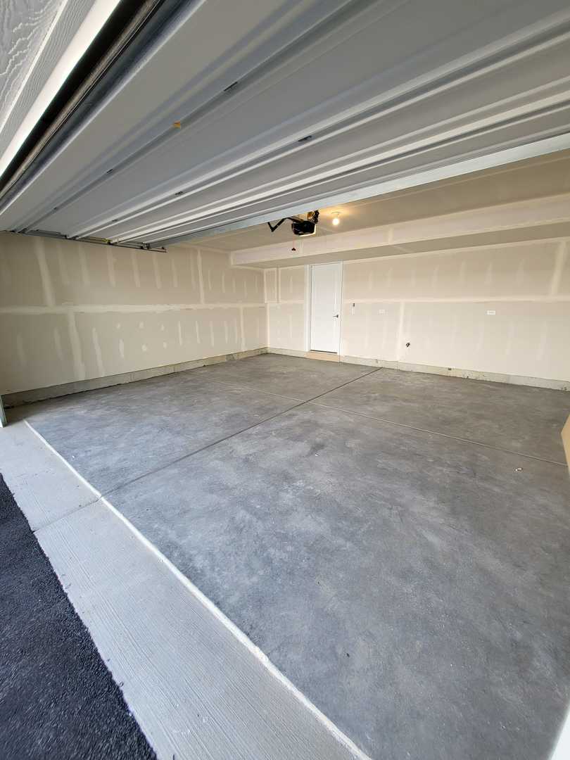 588 Wolverine Drive, Aurora, IL 60502