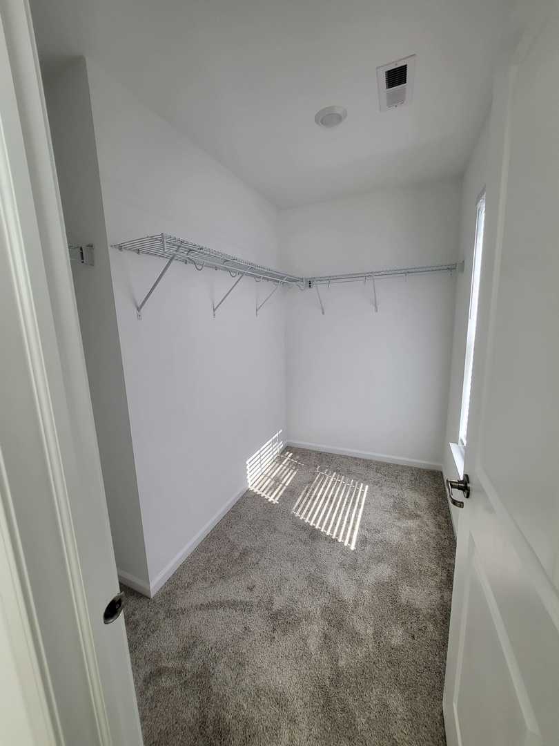 588 Wolverine Drive, Aurora, IL 60502