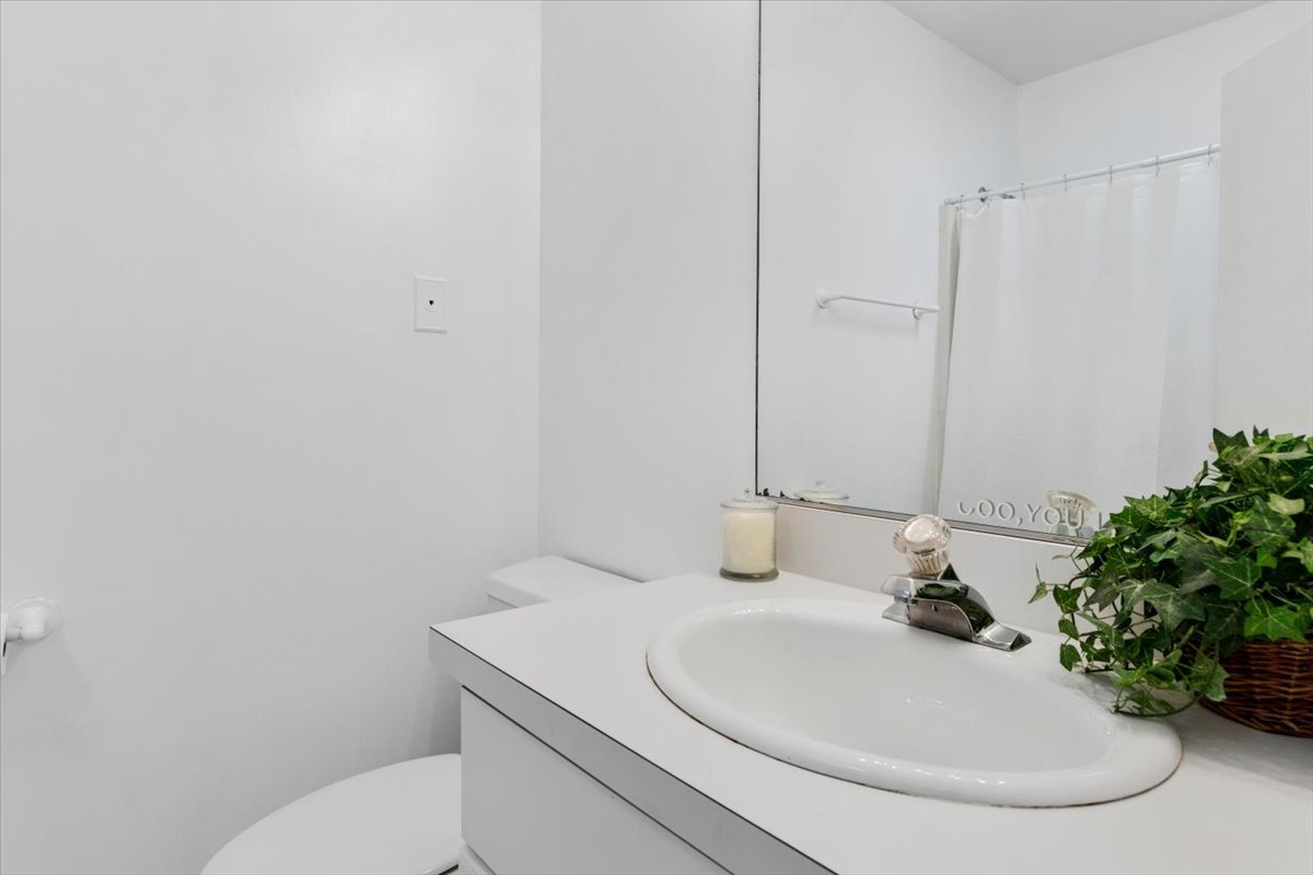 1923 Hillside Lane, Lisle, IL 60532