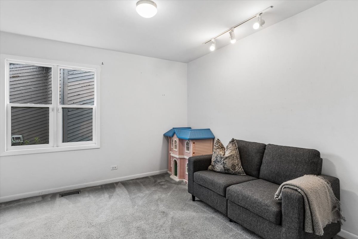 1923 Hillside Lane, Lisle, IL 60532