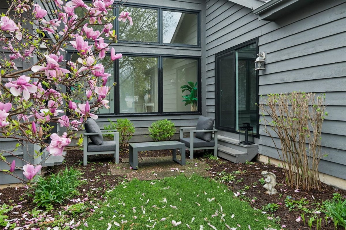 1923 Hillside Lane, Lisle, IL 60532