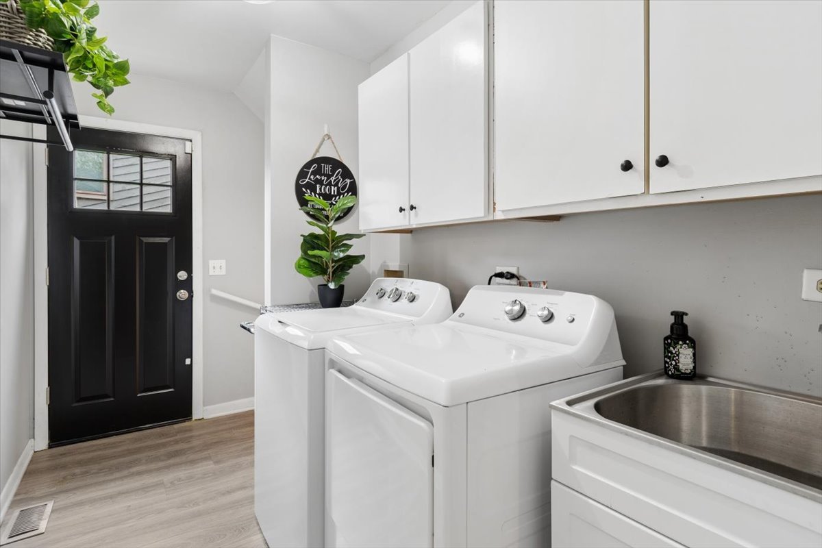 1923 Hillside Lane, Lisle, IL 60532