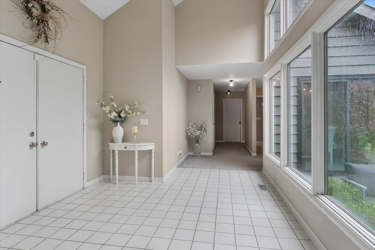 1923 Hillside Lane, Lisle, IL 60532