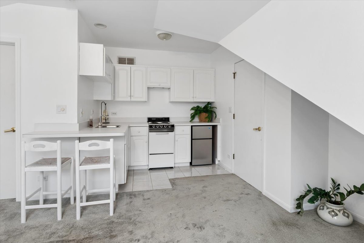 1923 Hillside Lane, Lisle, IL 60532