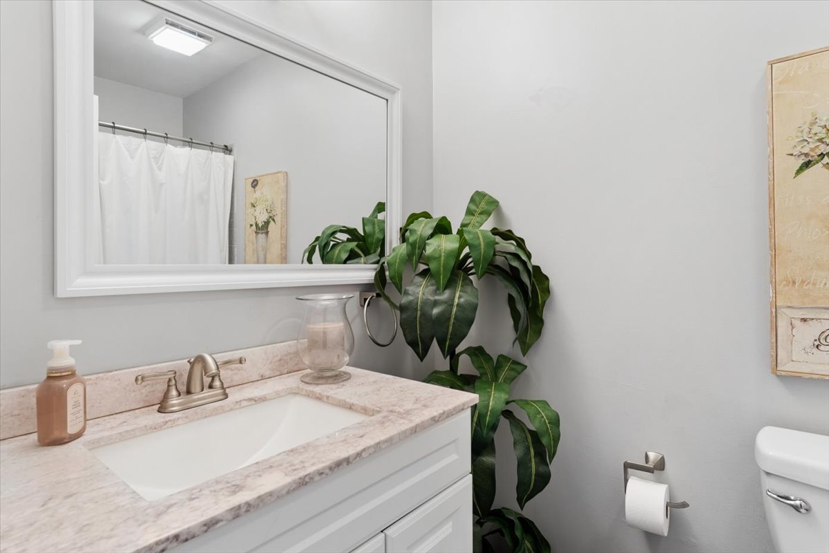 1923 Hillside Lane, Lisle, IL 60532