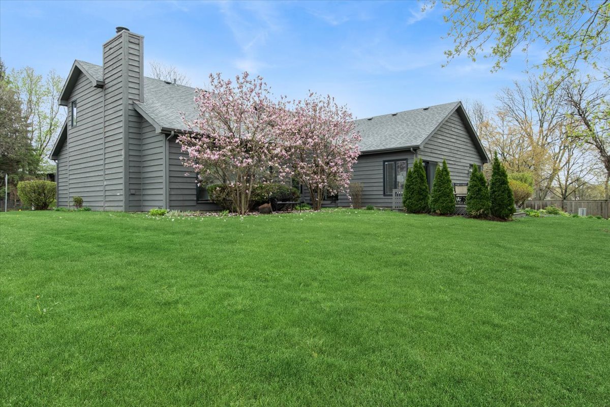 1923 Hillside Lane, Lisle, IL 60532