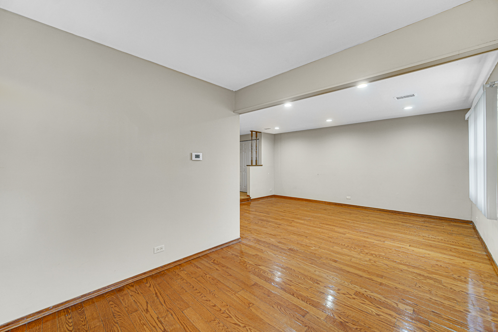 593 Iroquois Trail, Carol Stream, IL 60188